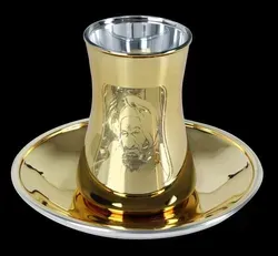 כוס מעוצבת מזכוכית בצבע זהב לקידוש או הבדלה