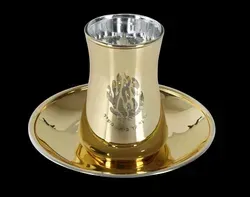 כוס מעוצבת מזכוכית בצבע זהב לקידוש או הבדלה