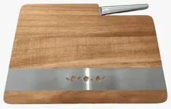 סט לחלה מגש עץ וסכין בעיטור רימונים. גובה 26 ס"מ אורך- 36 ס"מ.