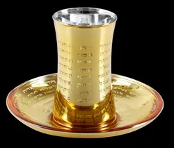 כוס מעוצבת מזכוכית בצבע זהב לקידוש או הבדלה